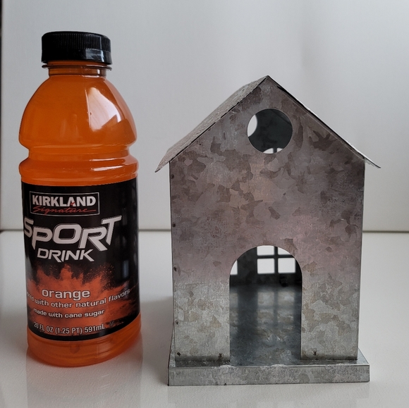 New Christmas Decorative Tin Houses with Snowy roof - Picture 4 of 4